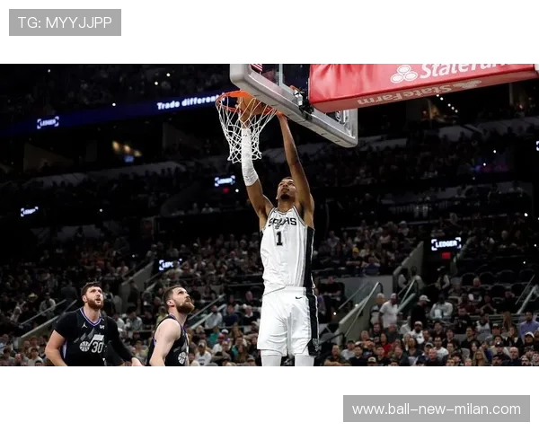 NBA单臂暴扣气势十足：篮球场上的王者之舞